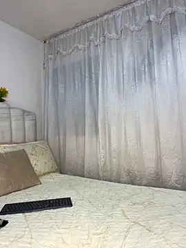 Snapshot of RoxannaBlanche chatting on November 20, 12:28 pm RoxannaBlanche online show from November 20, 12:28 pm