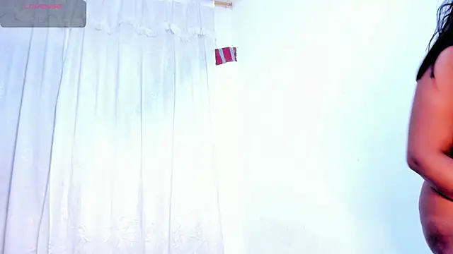 Snapshot of RoxannaBlanche chatting on November 4, 1:37 pm RoxannaBlanche online show from November 4, 1:37 pm