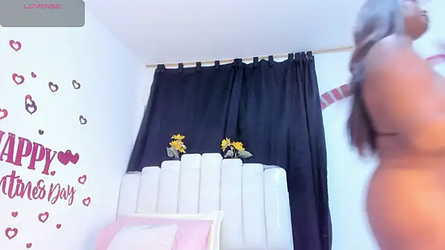 RoxannaBlanche online show from February 13, 12:38 pm