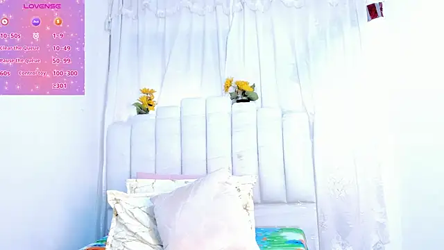 Snapshot of RoxannaBlanche chatting on September 27, 4:13 pm RoxannaBlanche online show from September 27, 4:13 pm