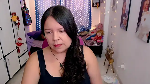 Snapshot of claryssa_ chatting on February 6, 6:15 pm claryssa online show from February 6, 6:15 pm