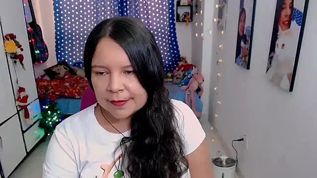 Snapshot of claryssa_ chatting on December 16, 8:13 pm claryssa online show from December 16, 8:13 pm