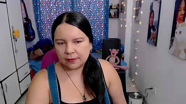 Snapshot of claryssa_ chatting on September 10, 8:08 pm claryssa online show from September 10, 8:08 pm