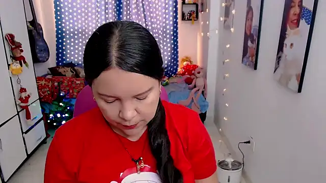 Snapshot of claryssa_ chatting on December 19, 6:54 pm claryssa online show from December 19, 6:54 pm