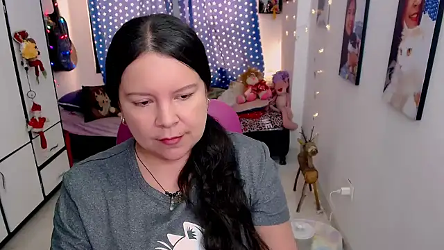 Snapshot of claryssa_ chatting on February 26, 7:47 pm claryssa online show from February 26, 7:47 pm