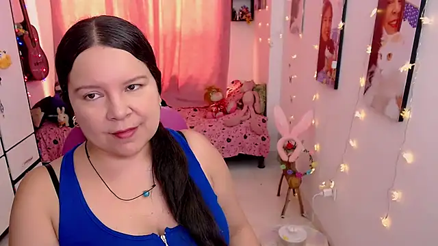 claryssa  online show from April 13, 4:55 pm