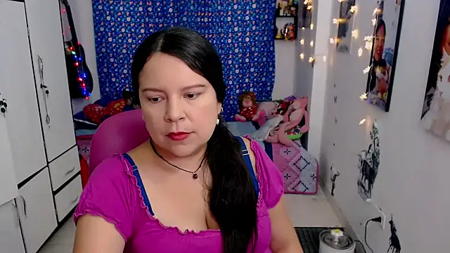 Snapshot of claryssa_ chatting on December 2, 8:50 pm claryssa online show from December 2, 8:50 pm