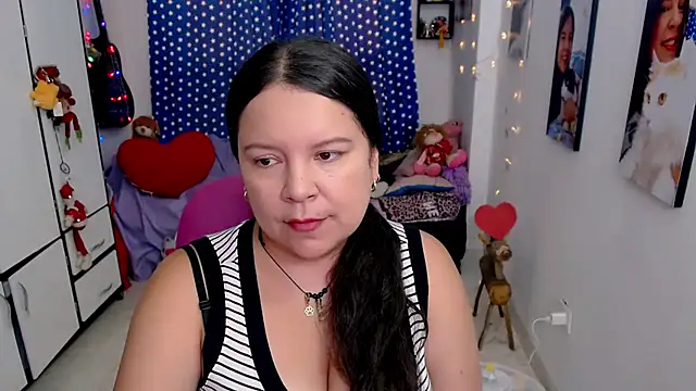Snapshot of claryssa_ chatting on February 13, 9:26 pm claryssa online show from February 13, 9:26 pm