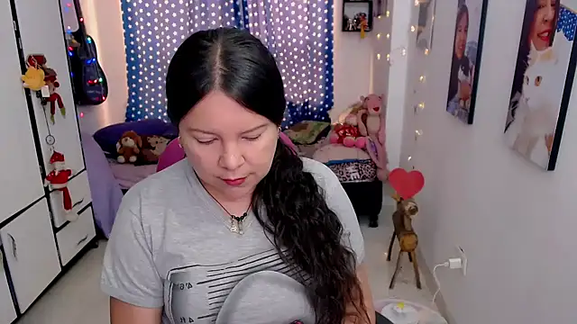 Snapshot of claryssa_ chatting on February 16, 4:49 pm claryssa online show from February 16, 4:49 pm