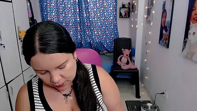 Snapshot of claryssa_ chatting on October 15, 7:44 pm claryssa online show from October 15, 7:44 pm