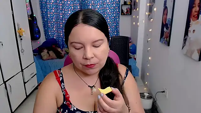 Snapshot of claryssa_ chatting on October 2, 8:01 pm claryssa online show from October 2, 8:01 pm