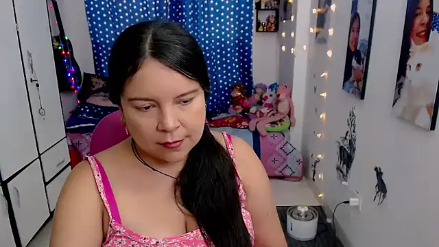 Snapshot of claryssa_ chatting on January 19, 9:55 pm claryssa online show from January 19, 9:55 pm