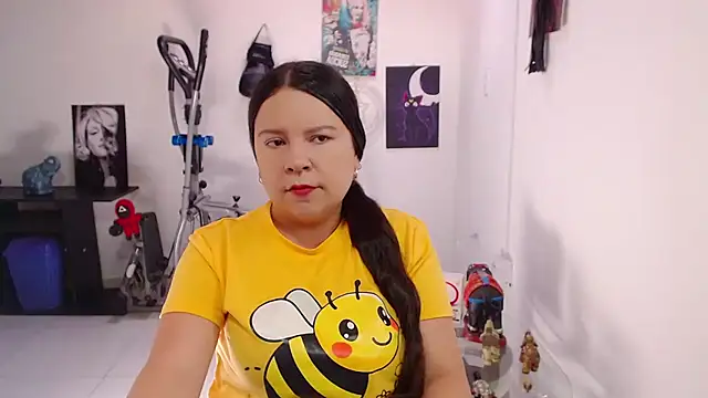 Snapshot of claryssa_ chatting on June 10, 6:20 pm claryssa online show from June 10, 6:20 pm