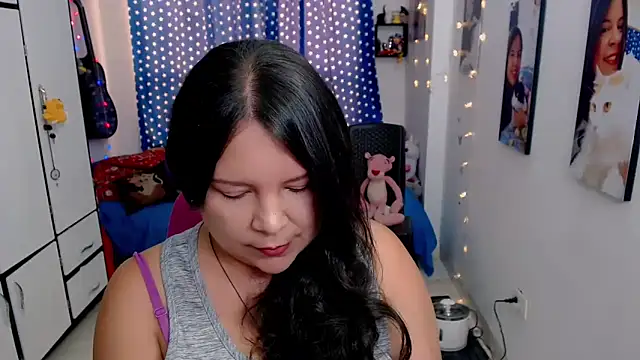 Snapshot of claryssa_ chatting on November 11, 8:36 pm claryssa online show from November 11, 8:36 pm