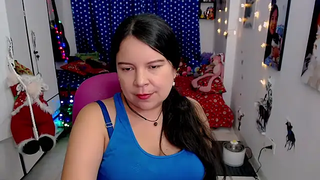 Snapshot of claryssa_ chatting on December 13, 11:50 pm claryssa online show from December 13, 11:50 pm