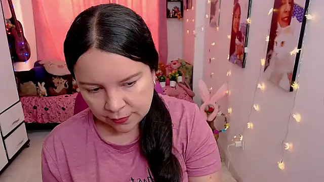 claryssa  online show from April 3, 7:20 pm