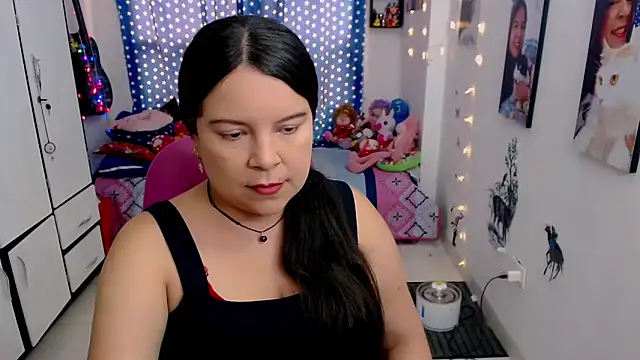 Snapshot of claryssa_ chatting on January 11, 6:12 pm claryssa online show from January 11, 6:12 pm