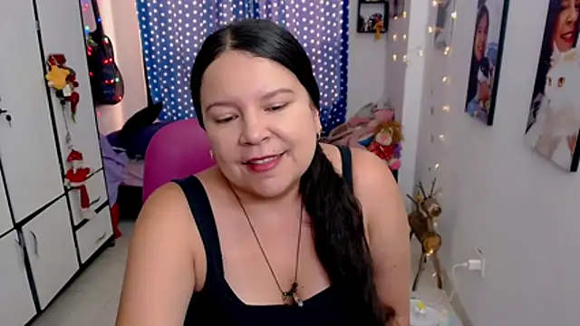 Snapshot of claryssa_ chatting on February 4, 8:59 pm claryssa online show from February 4, 8:59 pm