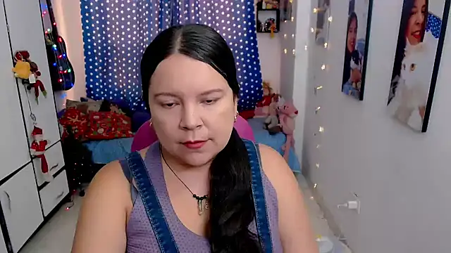 Snapshot of claryssa_ chatting on January 6, 9:08 pm claryssa online show from January 6, 9:08 pm