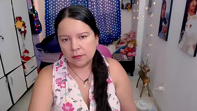 Snapshot of claryssa_ chatting on February 5, 7:53 pm claryssa online show from February 5, 7:53 pm