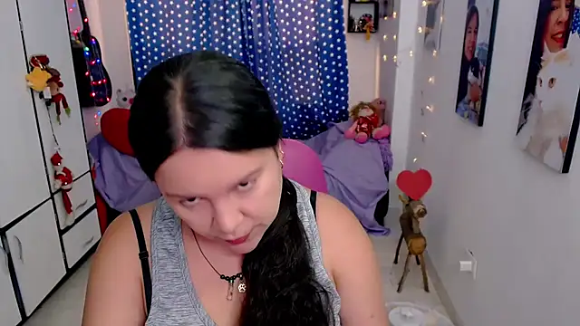 Snapshot of claryssa_ chatting on February 12, 9:47 pm claryssa online show from February 12, 9:47 pm