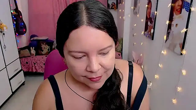 claryssa  online show from May 4, 10:34 pm