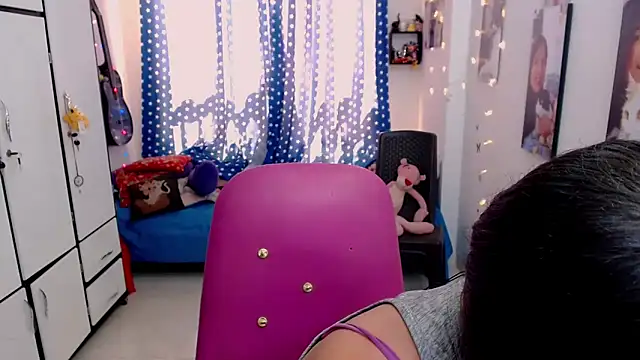 Snapshot of claryssa_ chatting on November 6, 5:39 pm claryssa online show from November 6, 5:39 pm