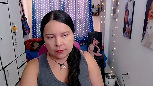 Snapshot of claryssa_ chatting on November 5, 3:48 pm claryssa online show from November 5, 3:48 pm