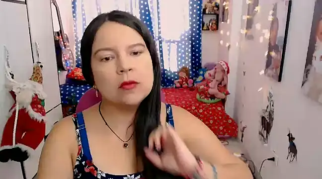 Snapshot of claryssa_ chatting on December 6, 1:06 pm claryssa online show from December 6, 1:06 pm