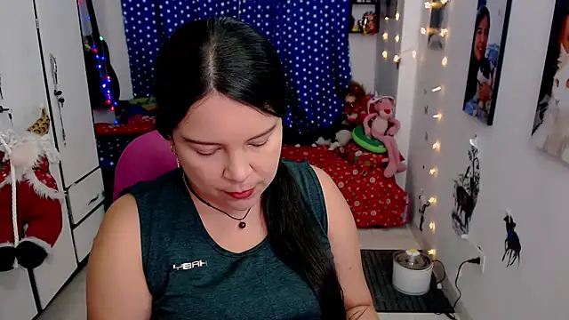 Snapshot of claryssa_ chatting on December 15, 10:47 pm claryssa online show from December 15, 10:47 pm