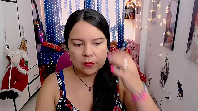 Snapshot of claryssa_ chatting on December 6, 7:50 pm claryssa online show from December 6, 7:50 pm