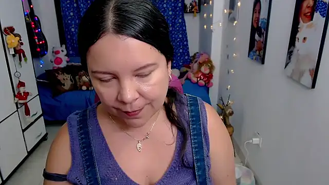 Snapshot of claryssa_ chatting on March 1, 7:08 am claryssa online show from March 1, 7:08 am