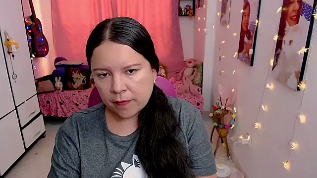 claryssa  online show from May 2, 8:25 pm