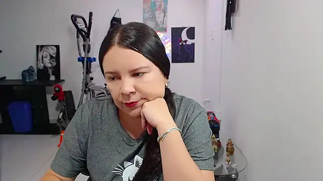 Snapshot of claryssa_ chatting on June 5, 7:52 pm claryssa online show from June 5, 7:52 pm