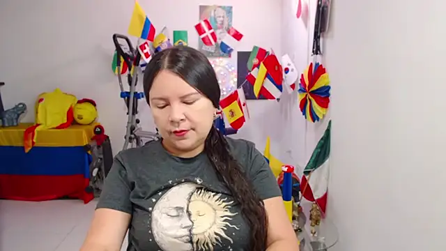 Snapshot of claryssa_ chatting on July 6, 12:56 pm claryssa online show from July 6, 12:56 pm