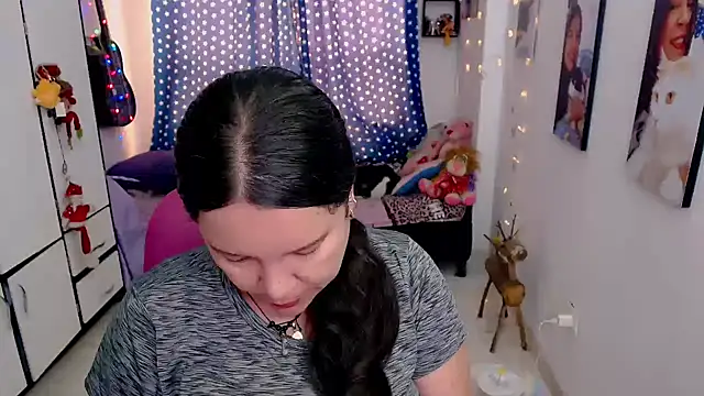 Snapshot of claryssa_ chatting on February 10, 7:57 pm claryssa online show from February 10, 7:57 pm