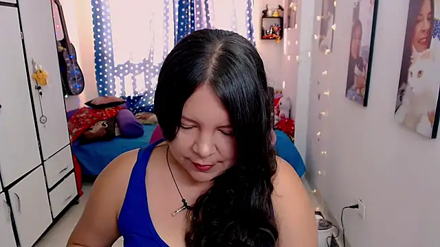 Snapshot of claryssa_ chatting on November 19, 6:19 pm claryssa online show from November 19, 6:19 pm