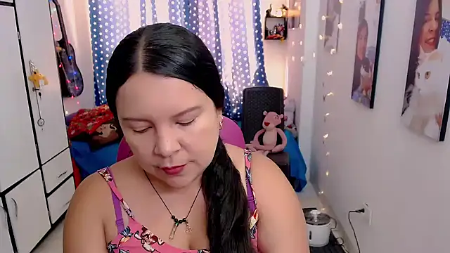 Snapshot of claryssa_ chatting on November 14, 7:06 pm claryssa online show from November 14, 7:06 pm