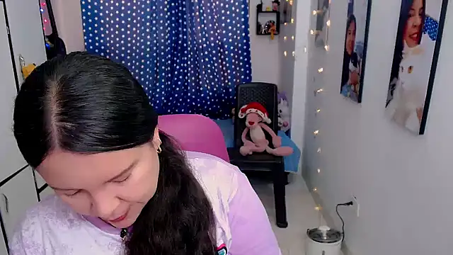 Snapshot of claryssa_ chatting on December 4, 9:03 pm claryssa online show from December 4, 9:03 pm