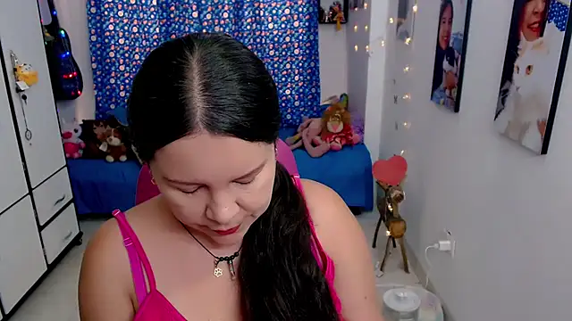 Snapshot of claryssa_ chatting on March 3, 8:27 pm claryssa online show from March 3, 8:27 pm