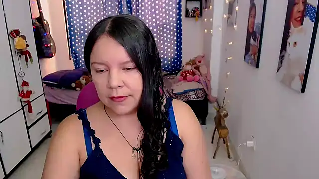 Snapshot of claryssa_ chatting on February 21, 5:37 pm claryssa online show from February 21, 5:37 pm