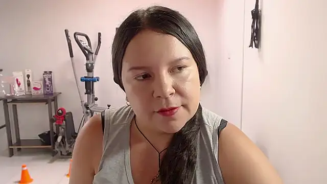 claryssa  online show from May 13, 8:38 pm