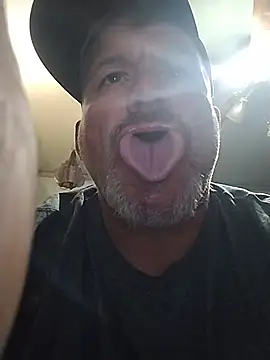 Snapshot of bigdoog8 chatting on June 3, 10:25 pm bigdoog8 online show from June 3, 10:25 pm
