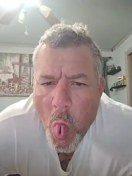 Snapshot of bigdoog8 chatting on May 23, 8:19 pm bigdoog8 online show from May 23, 8:19 pm