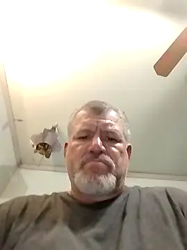 bigdoog8 online show from April 11, 9:29 pm