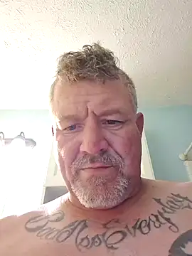 Snapshot of bigdoog8 chatting on June 22, 6:10 am bigdoog8 online show from June 22, 6:10 am
