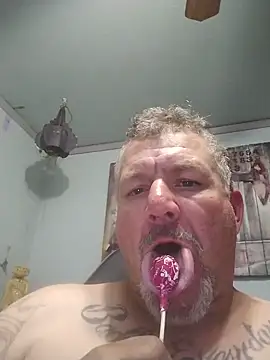 Snapshot of bigdoog8 chatting on May 28, 3:03 am bigdoog8 online show from May 28, 3:03 am