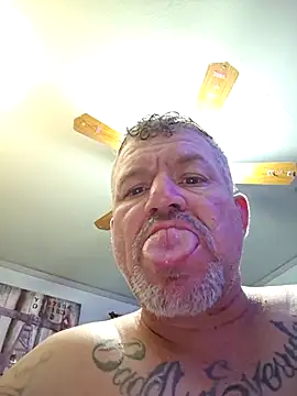 Snapshot of bigdoog8 chatting on June 24, 10:18 pm bigdoog8 online show from June 24, 10:18 pm