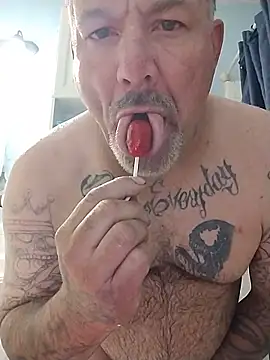 Snapshot of bigdoog8 chatting on June 19, 7:25 am bigdoog8 online show from June 19, 7:25 am