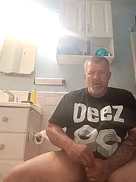 bigdoog8 online show from April 9, 11:11 pm